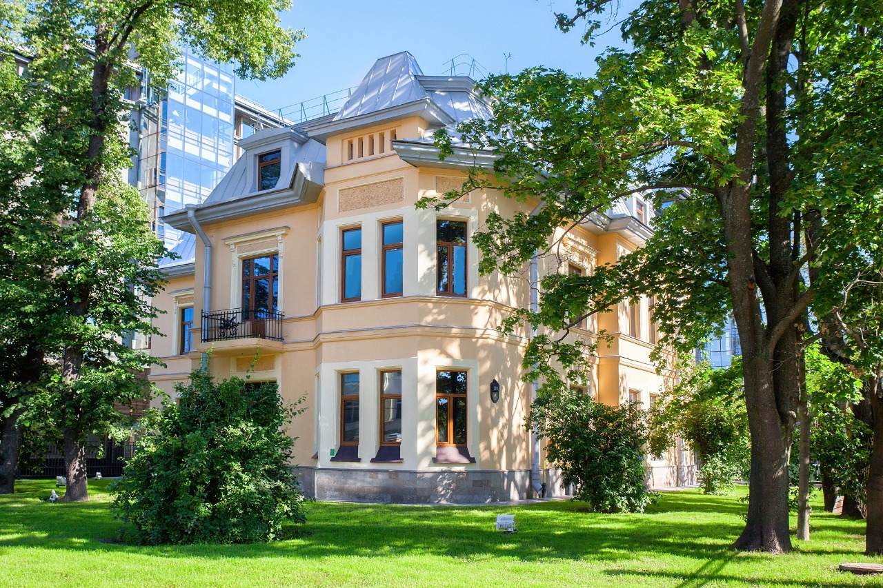 Аренда спб и ло. Крестовский остров Санкт-Петербург особняки. Крестовский проспект 21. Особняк Левтеевой. Особняк на Крестовском острове.